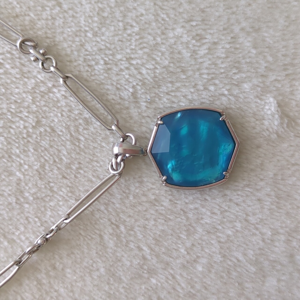 Kendra Scott Davis Pendant Necklace Peacock Blue Illusion Rhodium Silver